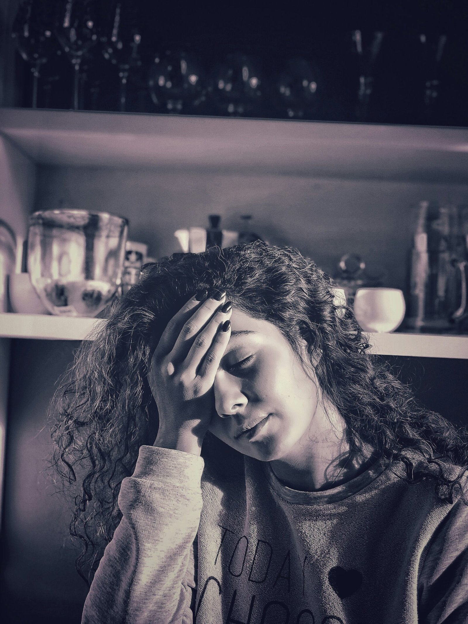 Mulher Cansada Emocionalmente: 10 Sinais de que Você Precisa Cuidar de Si Mesma